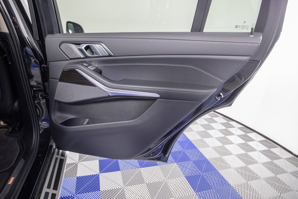 Used 2024 BMW X7 xDrive40i image 18