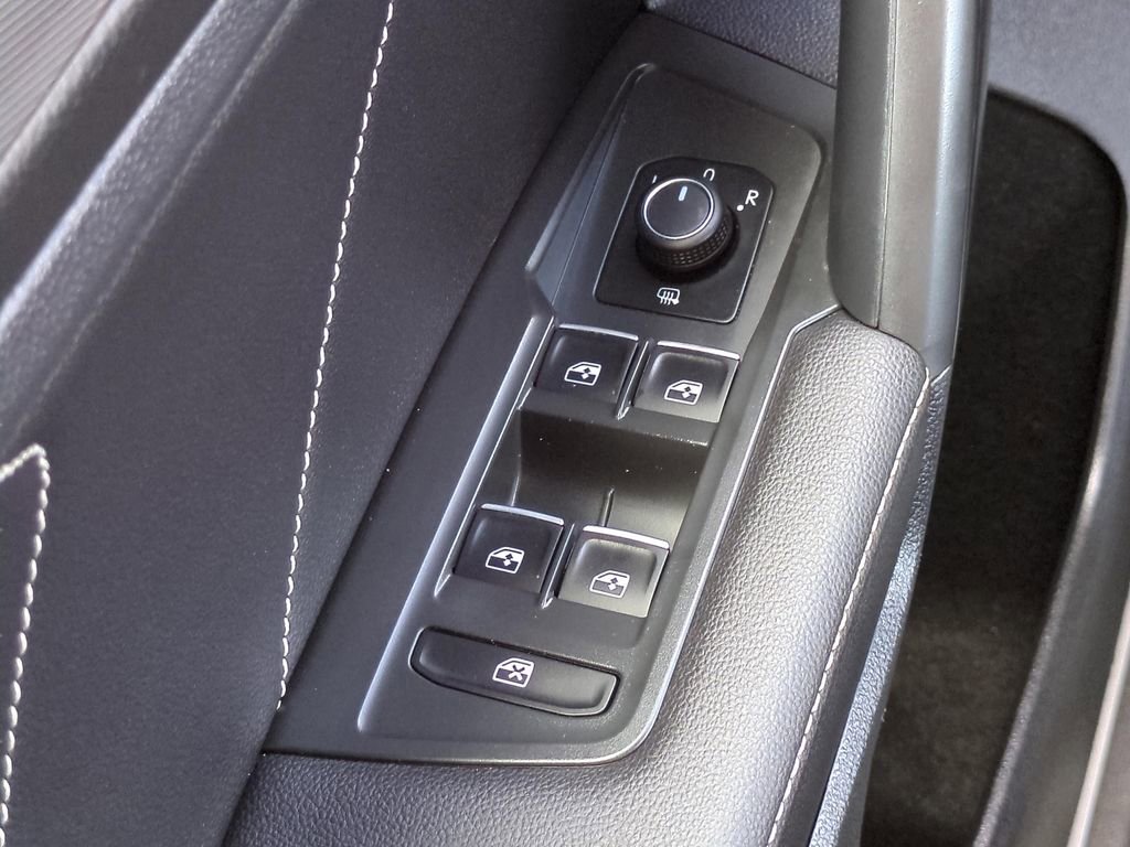 Used 2023 Volkswagen Tiguan SE R-Line AWD/4WD image 23