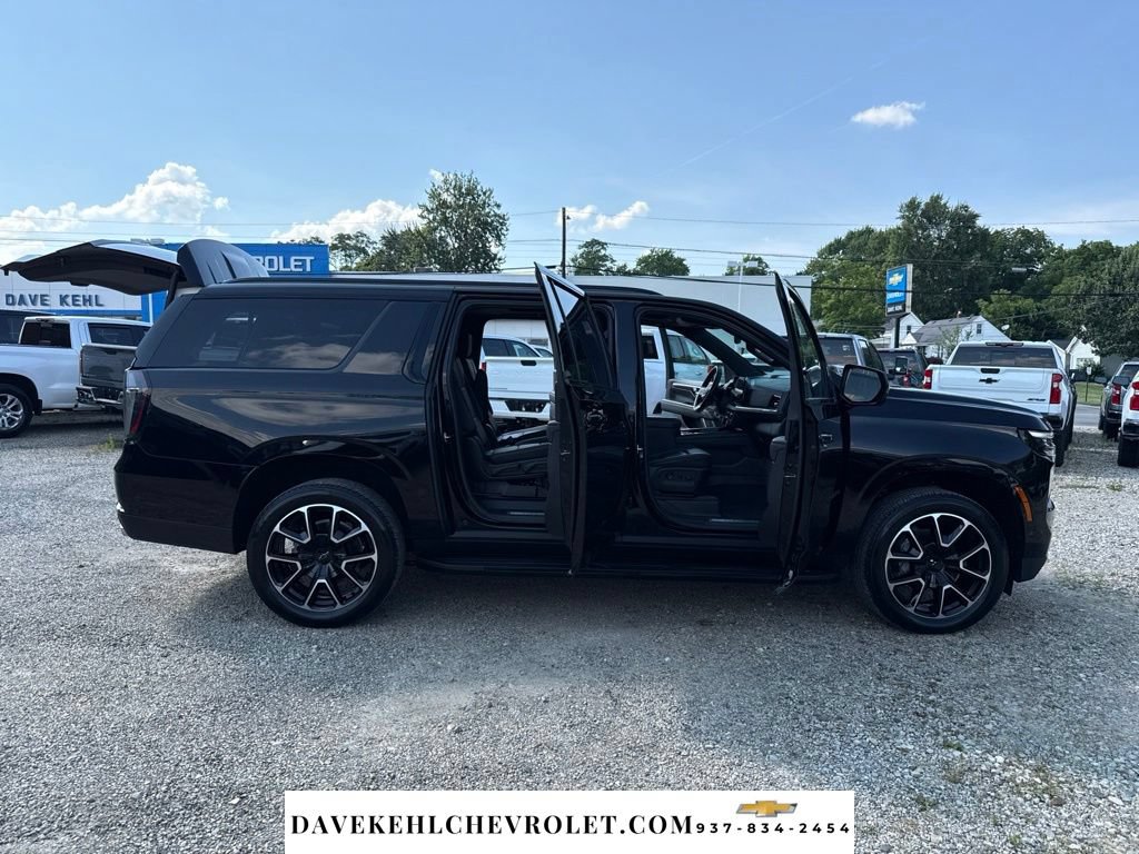 Used 2025 Chevrolet Suburban RST w/ Comfort Package AWD/4WD image 34