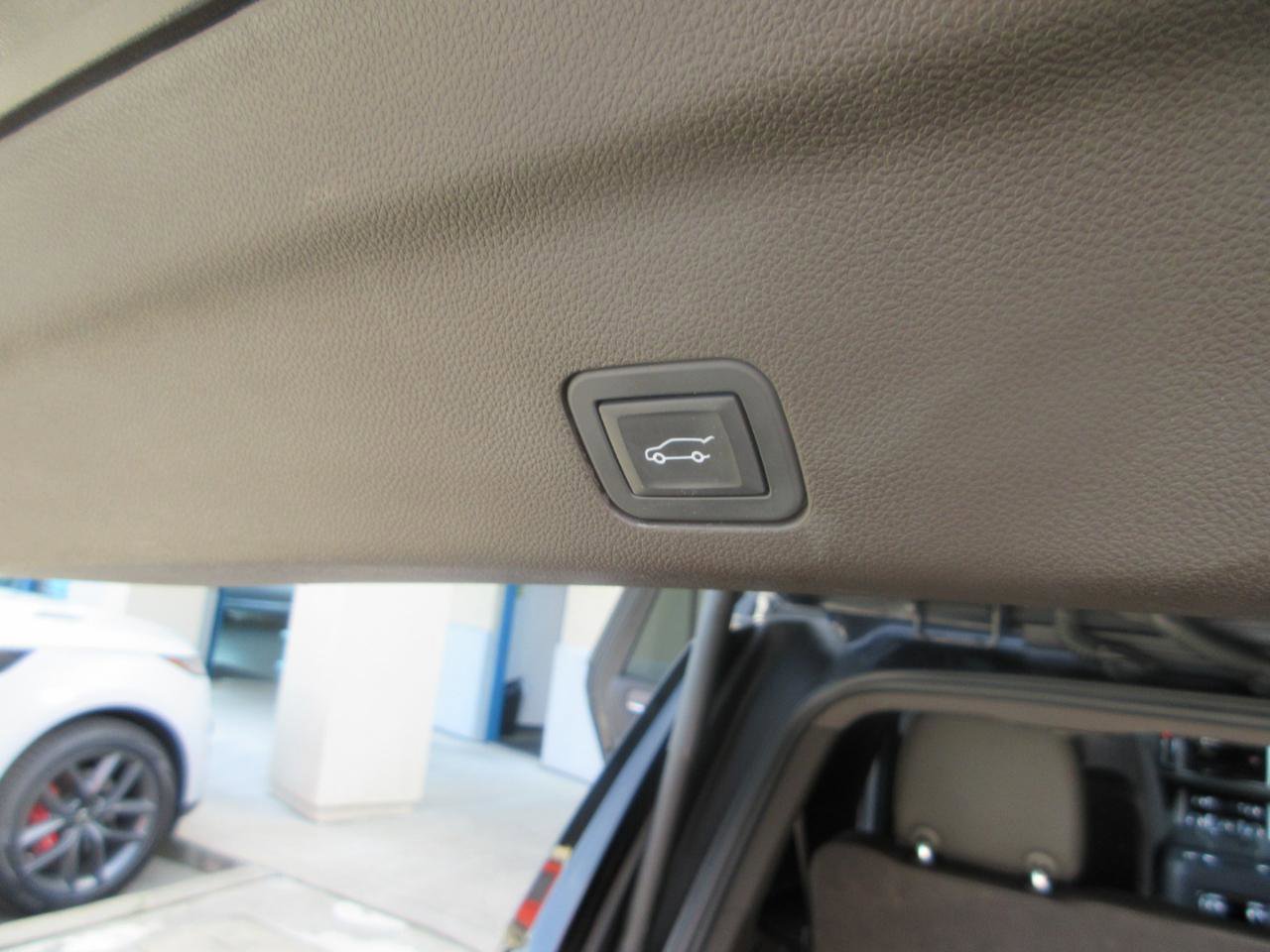Used 2024 GMC Yukon Denali w/ Advanced Technology Package image 42