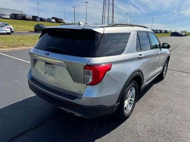 Used 2020 Ford Explorer XLT w/ Equipment Group 202A image 3
