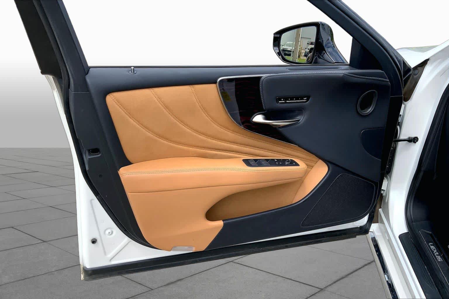 Used 2022 Lexus LS 500 w/ Interior Upgrade Package RWD image 20
