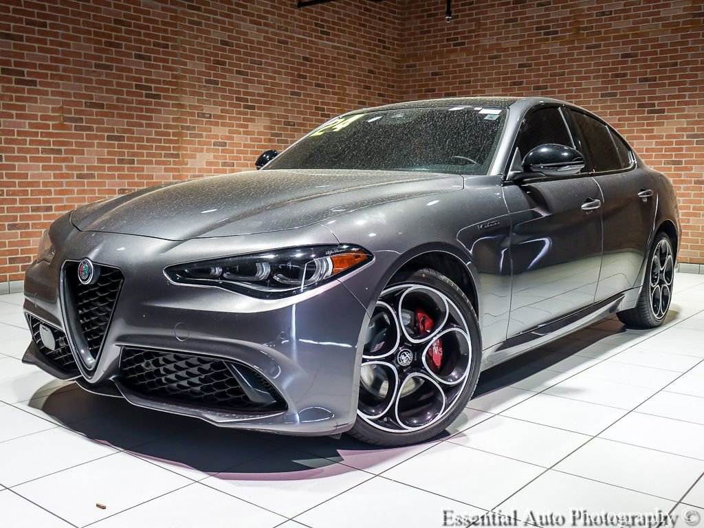 Used 2024 Alfa Romeo Giulia Veloce AWD/4WD image 2