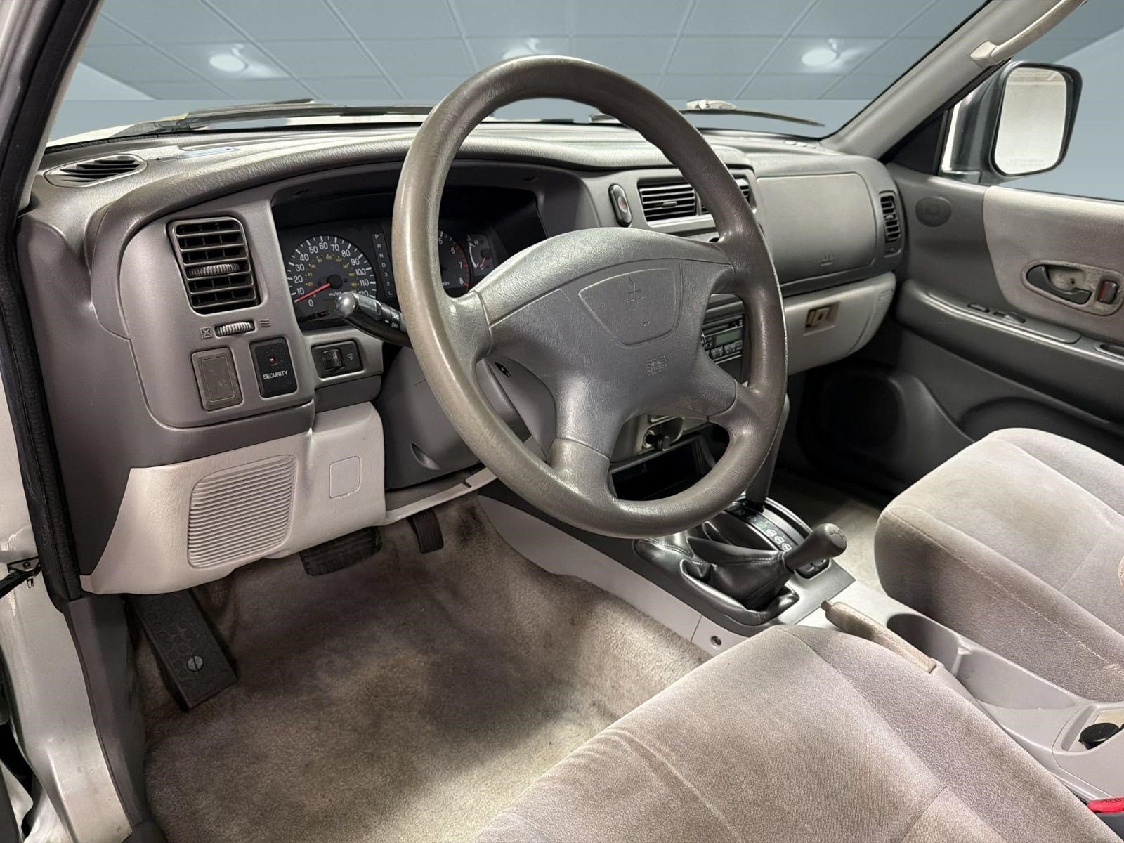 Used 2000 Mitsubishi Montero Sport LS AWD/4WD image 4