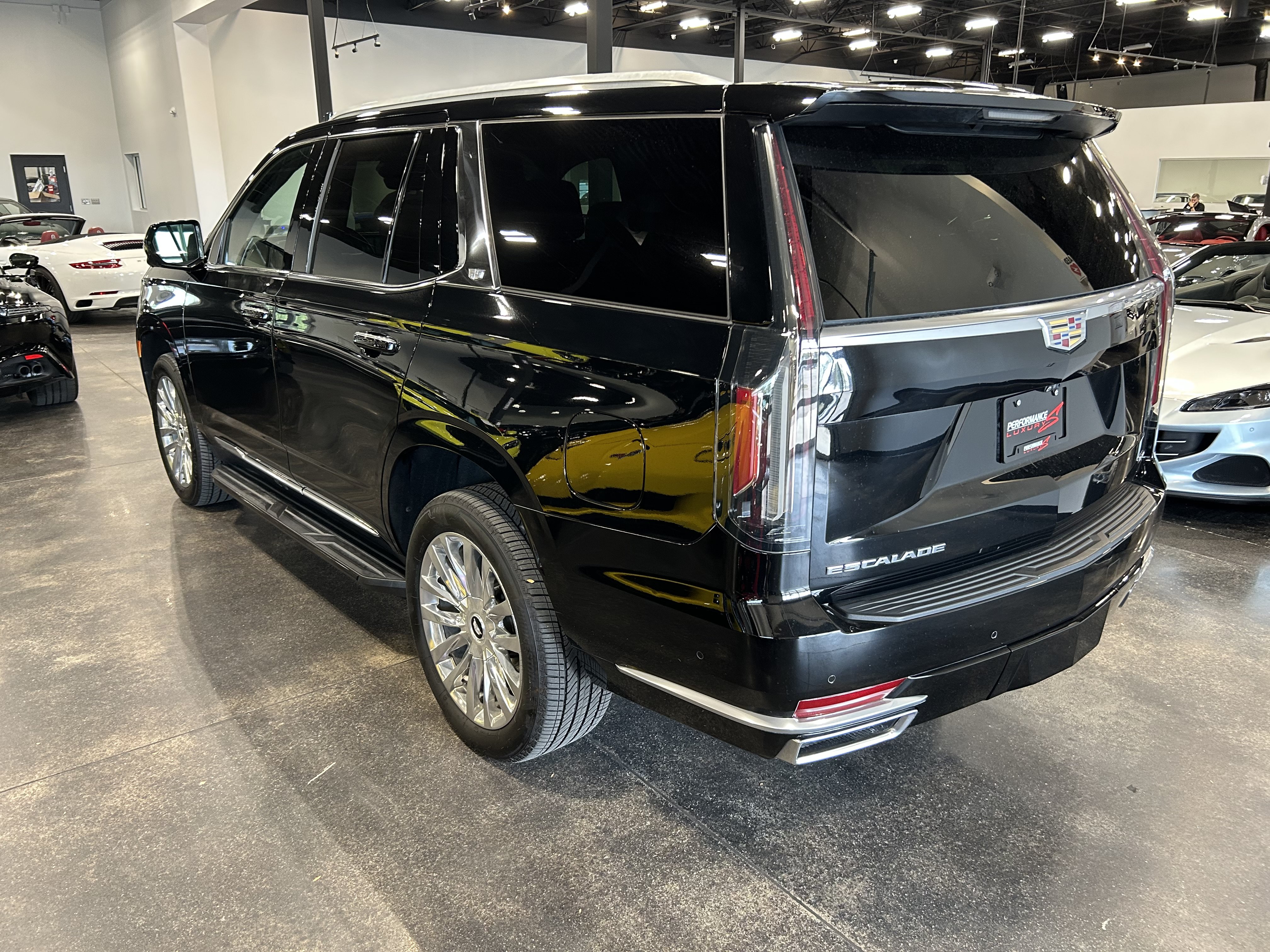 Used 2021 Cadillac Escalade Premium Luxury w/ Driver Assist Tech Package AWD/4WD image 5