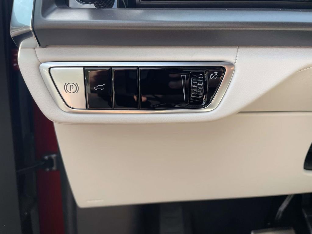 New 2026 Cadillac Vistiq Luxury w/ LPO, Premium Carpet Package image 22