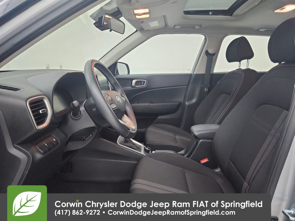 Used 2025 Hyundai Venue SEL FWD image 18