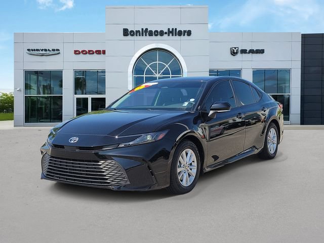 Used 2025 Toyota Camry LE FWD image 3