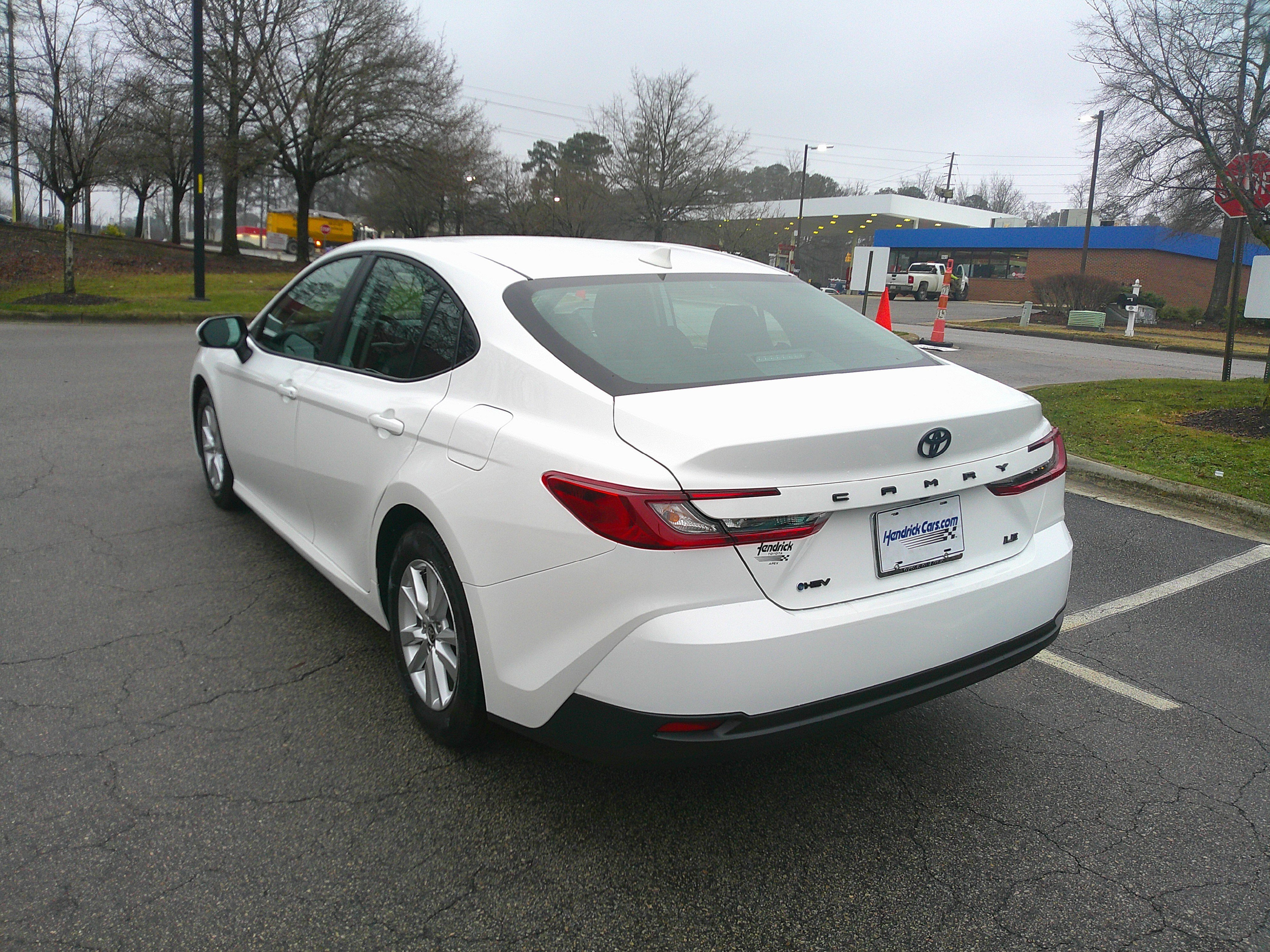 Used 2025 Toyota Camry LE image 10