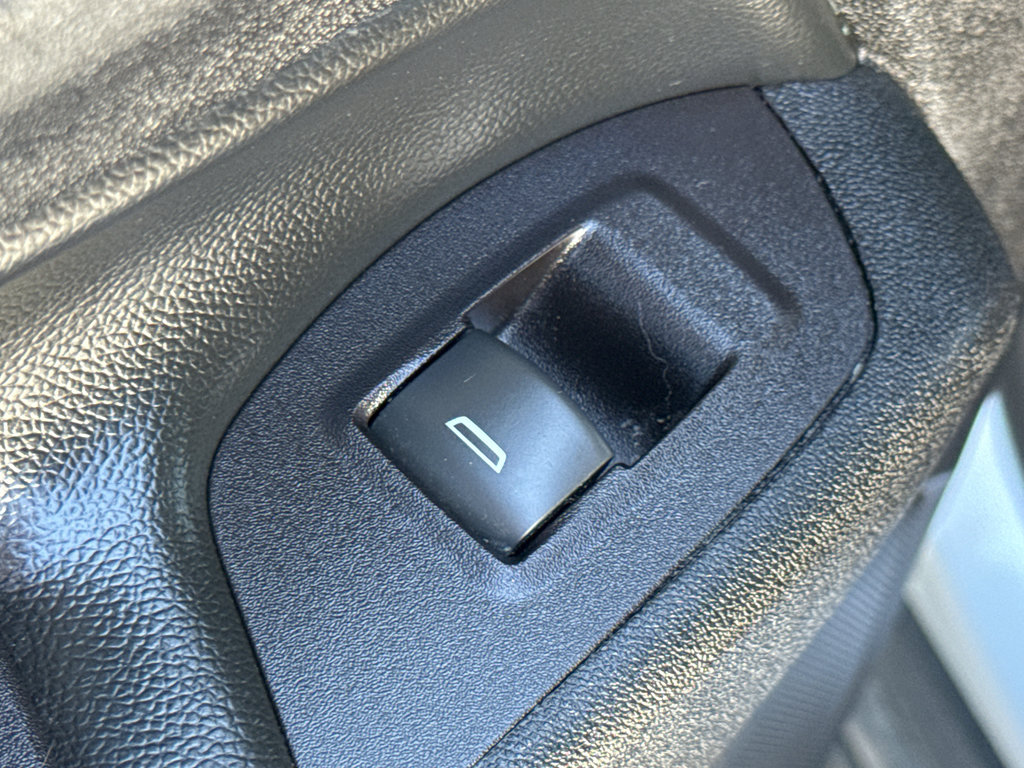 Used 2018 Chevrolet Equinox LT image 30