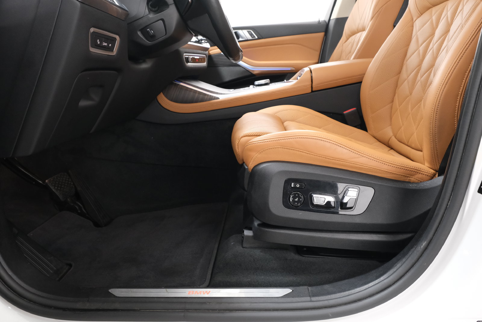 Used 2024 BMW X7 xDrive40i w/ Premium Package AWD/4WD image 31