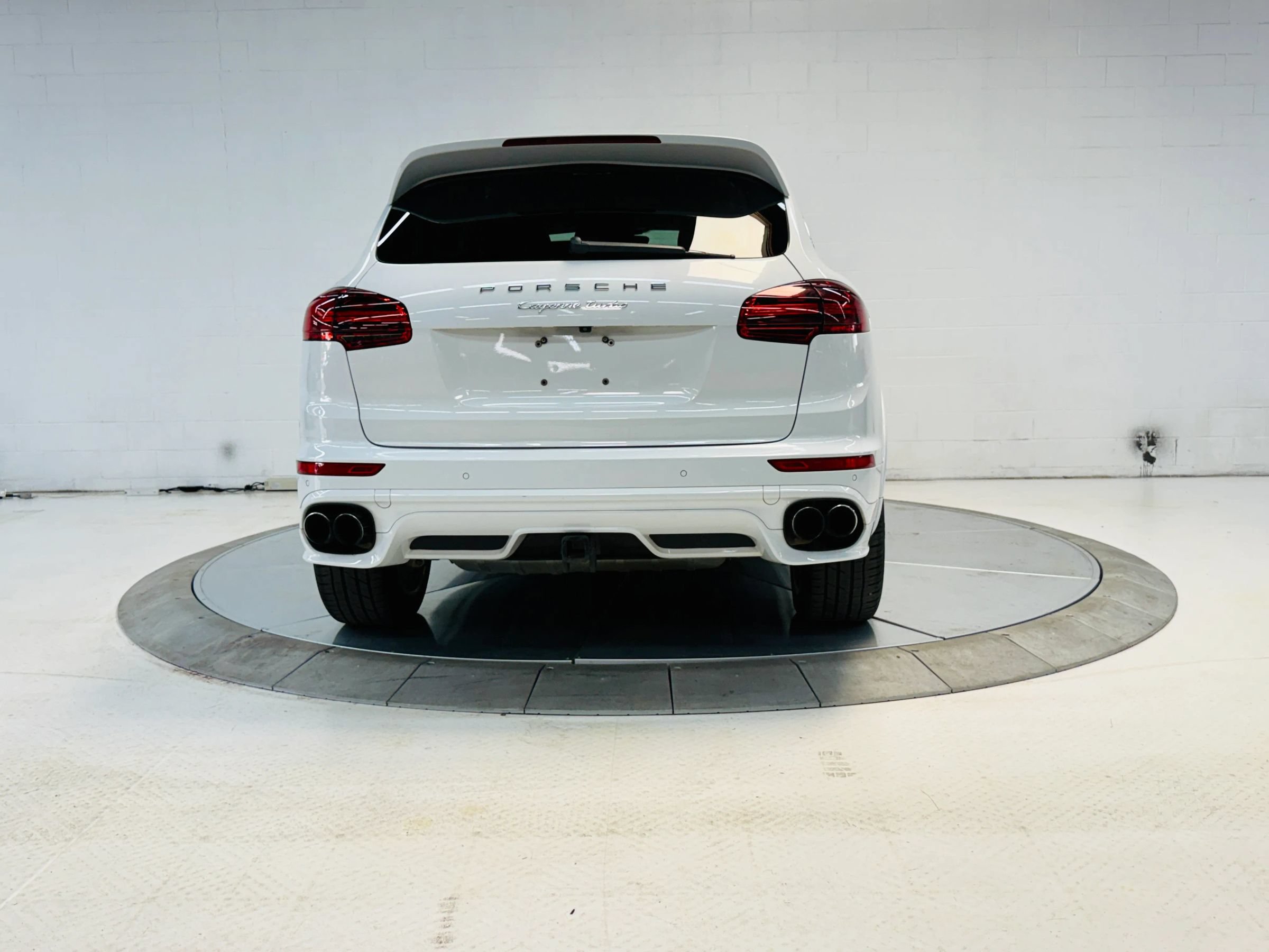 Used 2016 Porsche Cayenne AWD/4WD image 19