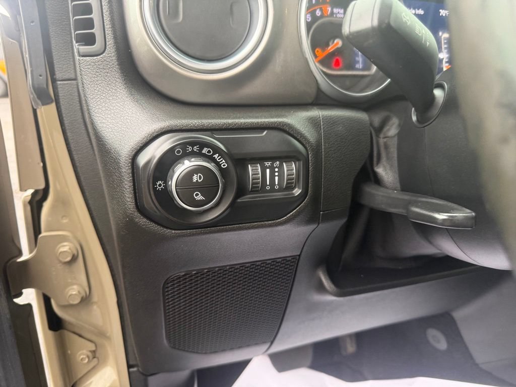 Certified 2020 Jeep Gladiator Overland AWD/4WD image 18