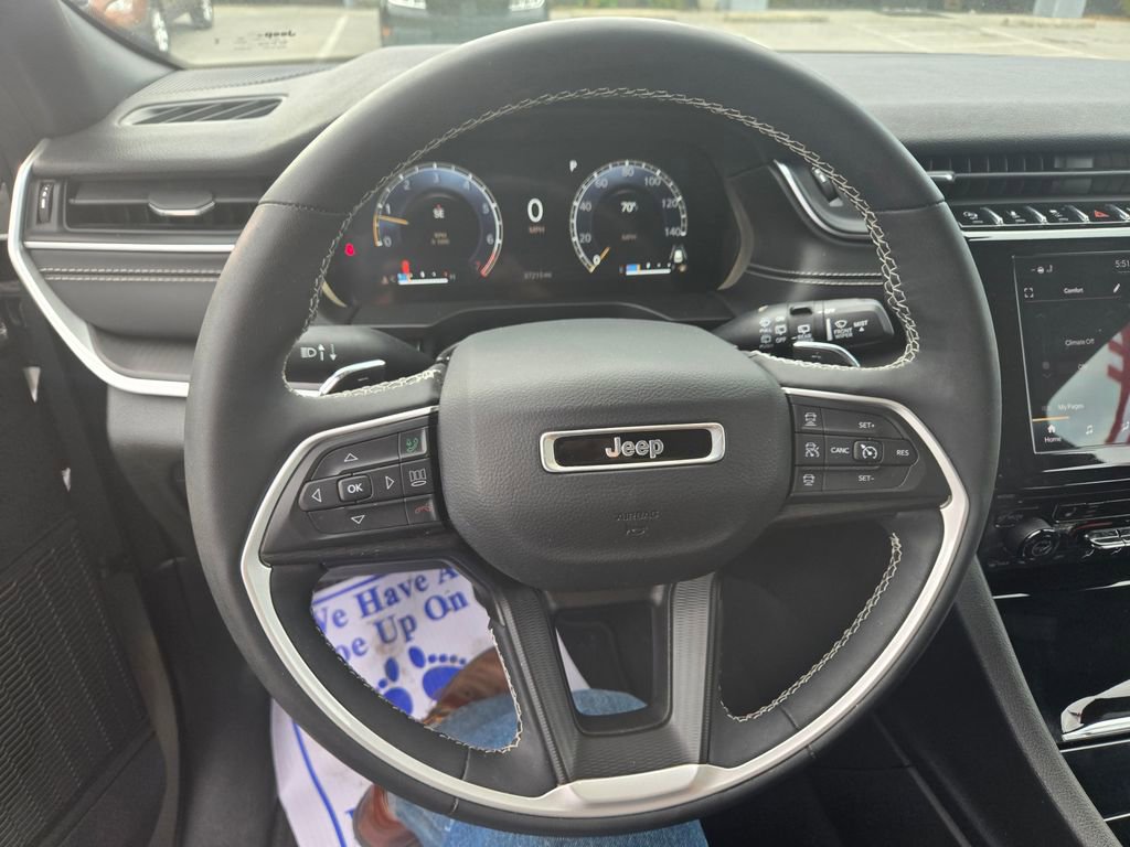 Used 2023 Jeep Grand Cherokee L Laredo AWD/4WD image 12