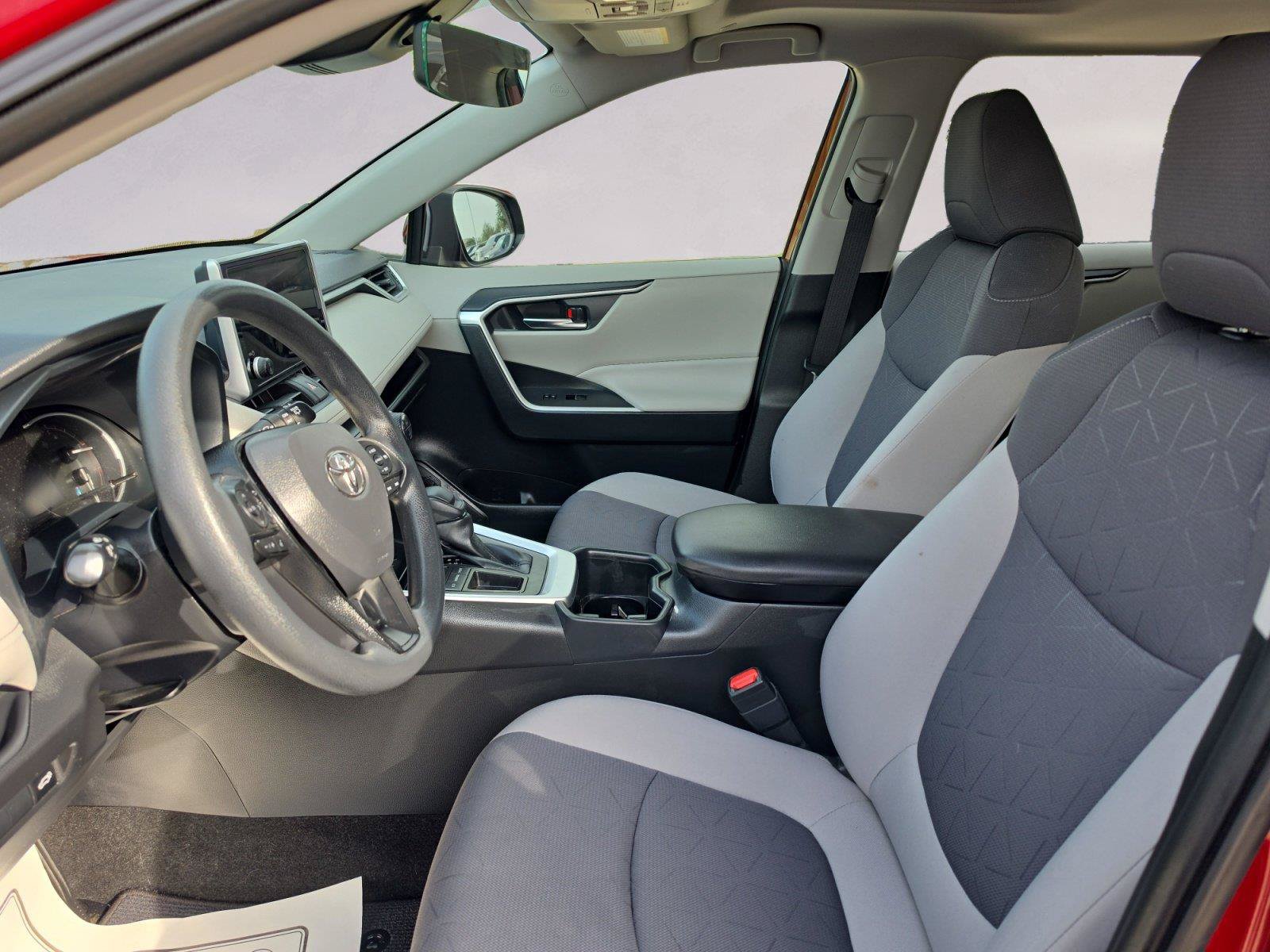 Used 2023 Toyota RAV4 XLE w/ Convenience Package FWD image 9