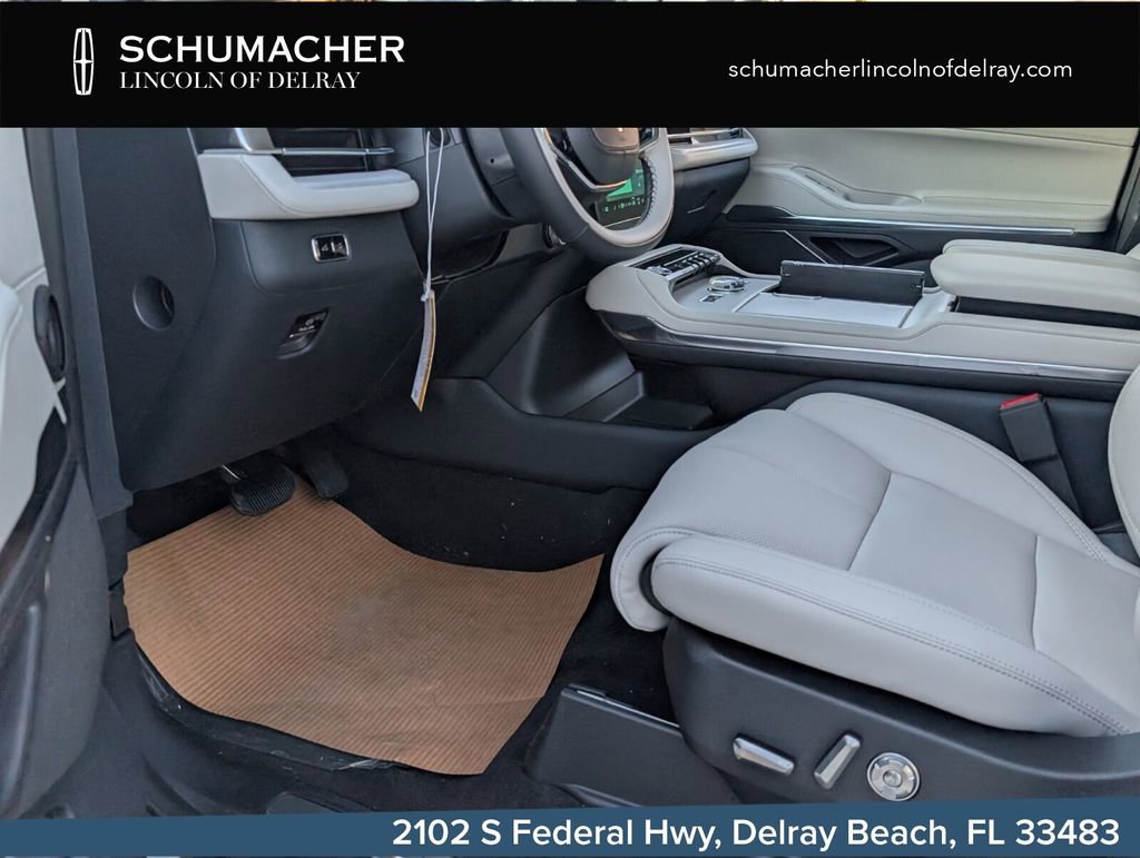 New 2026 Lincoln Navigator Premiere AWD/4WD image 12