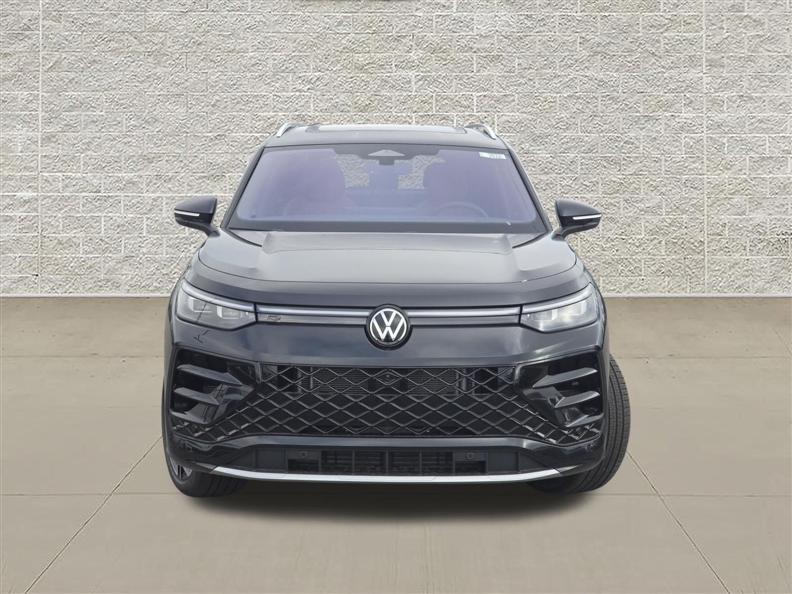 New 2026 Volkswagen Tiguan SEL R-Line AWD/4WD image 2