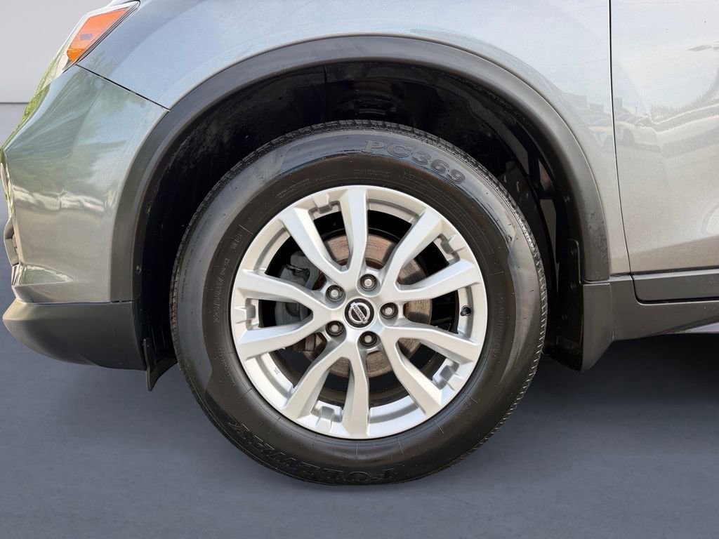 Used 2019 Nissan Rogue S w/ Special Edition Package FWD image 9