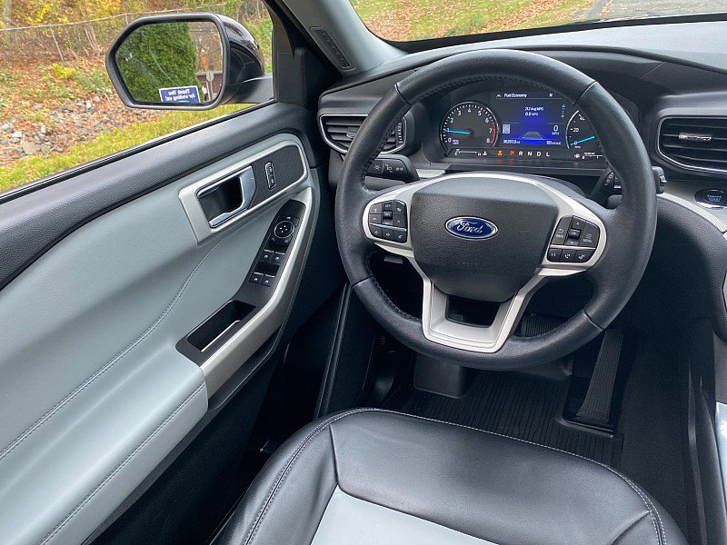 Certified 2022 Ford Explorer XLT w/ Equipment Group 202A image 19