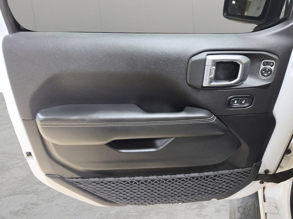 Used 2023 Jeep Wrangler Unlimited Sahara AWD/4WD image 14