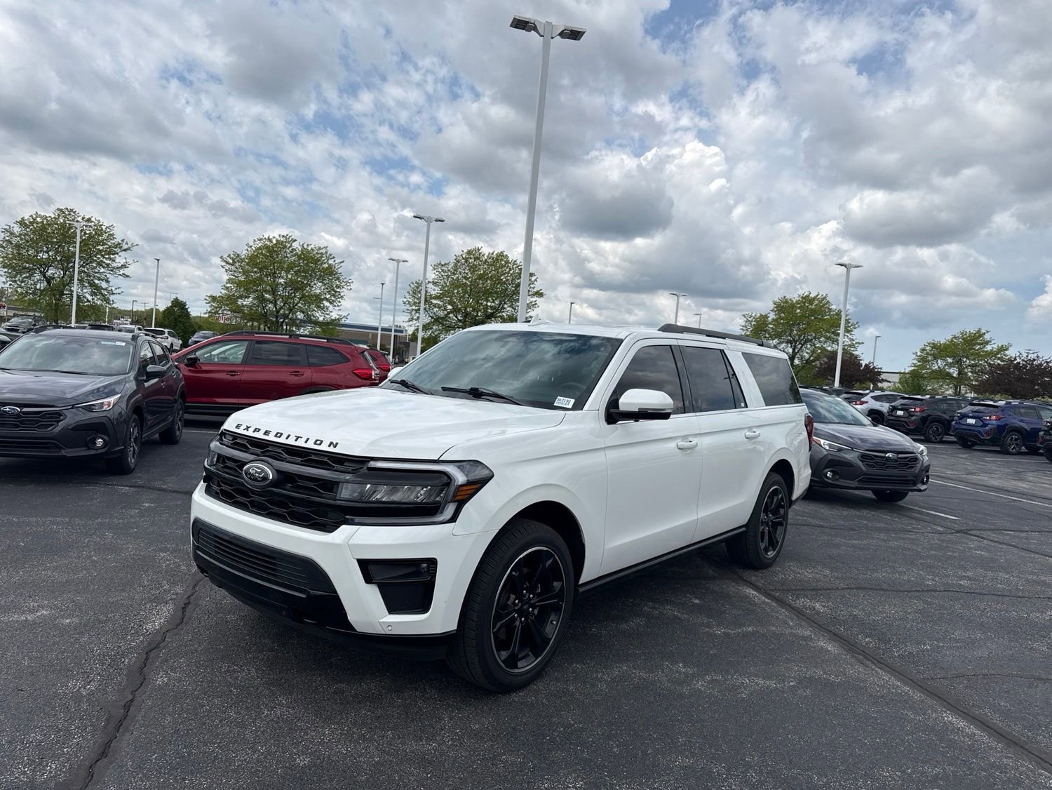 Used 2022 Ford Expedition Max Limited AWD/4WD image 2
