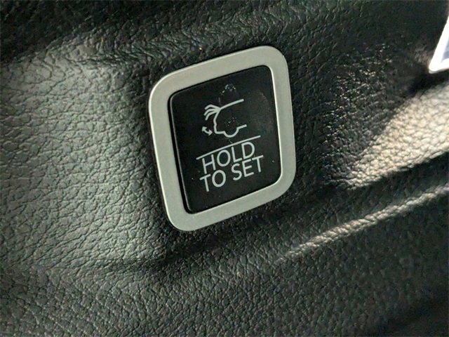 Used 2023 Jeep Grand Cherokee L Limited w/ Luxury Tech Group II image 32