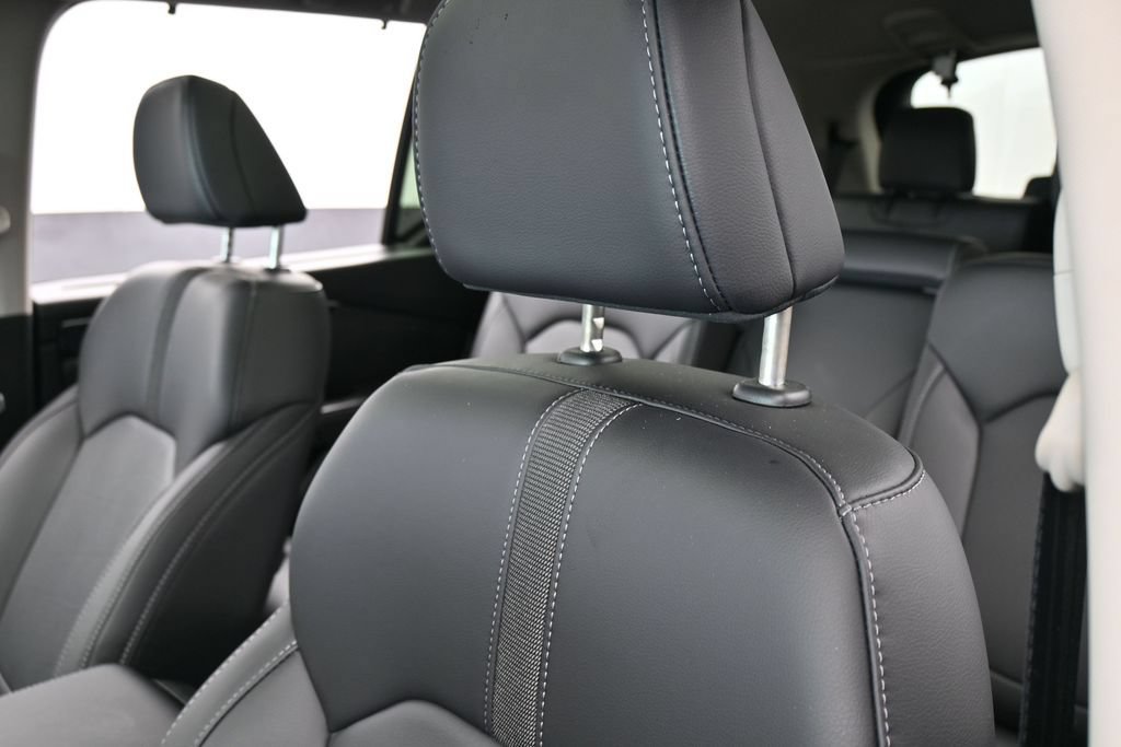 Used 2025 Honda Pilot Touring image 19