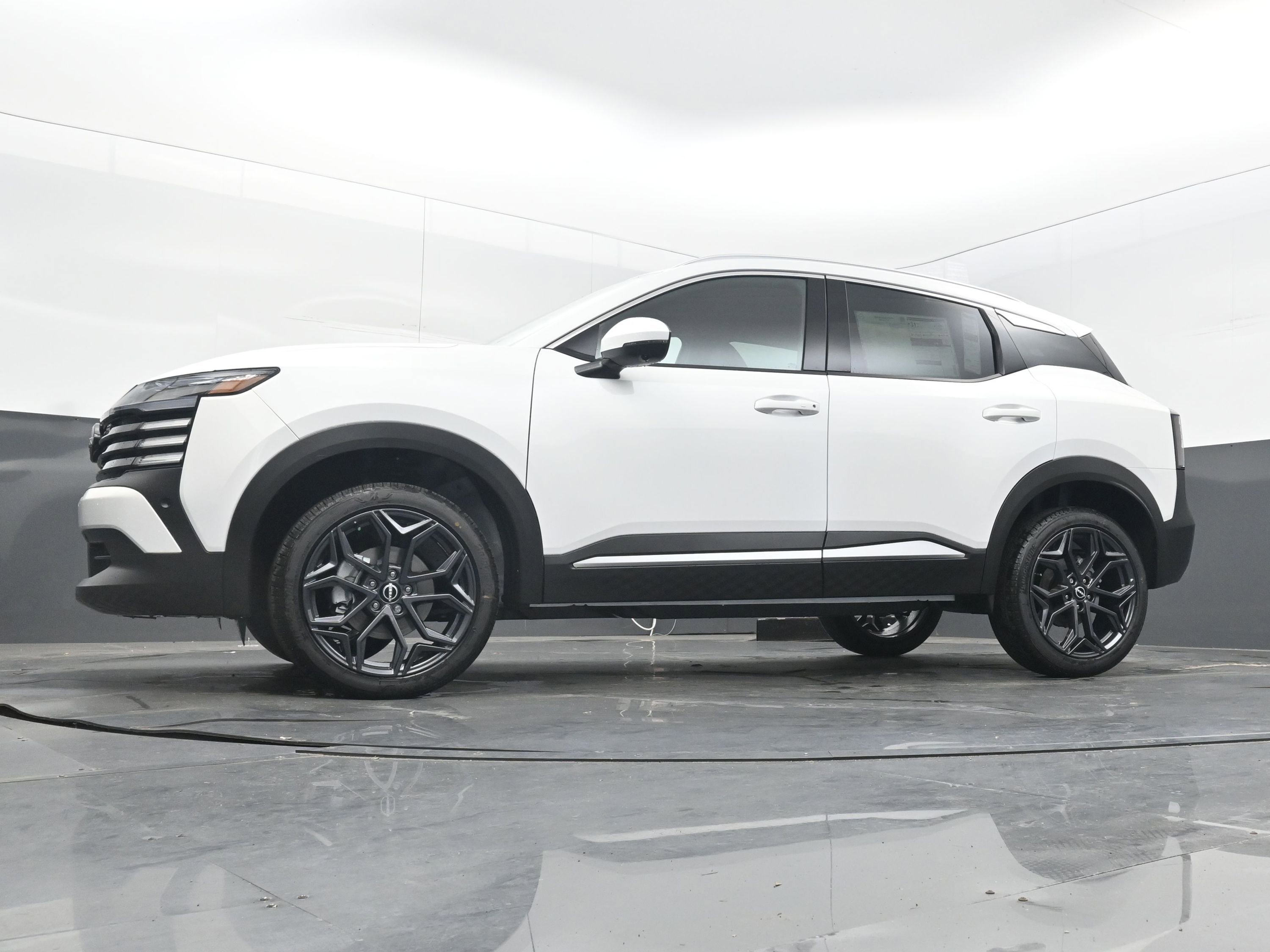 New 2025 Nissan Kicks SR image 36