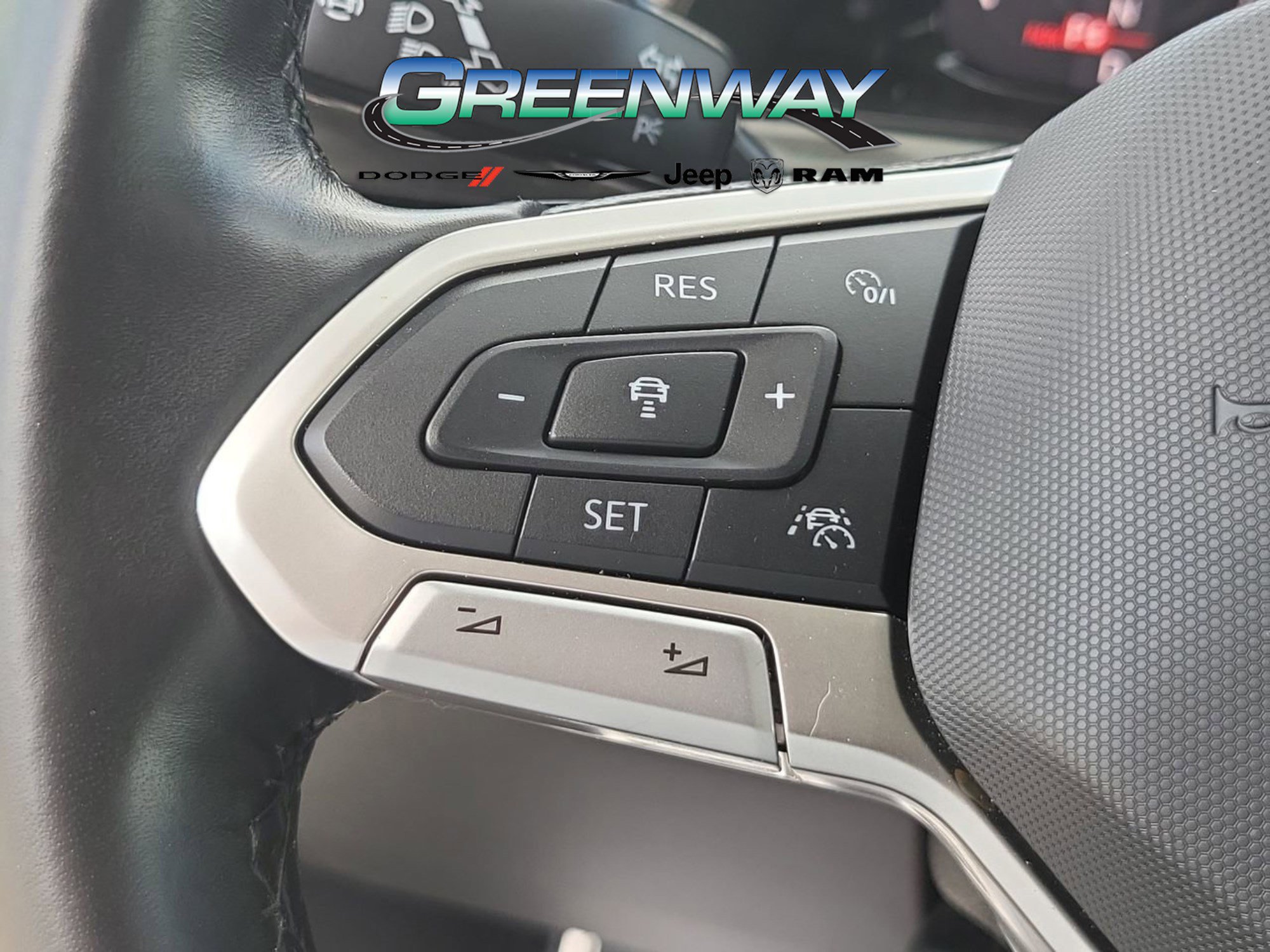 Used 2024 Volkswagen Atlas SEL Premium R-Line image 29