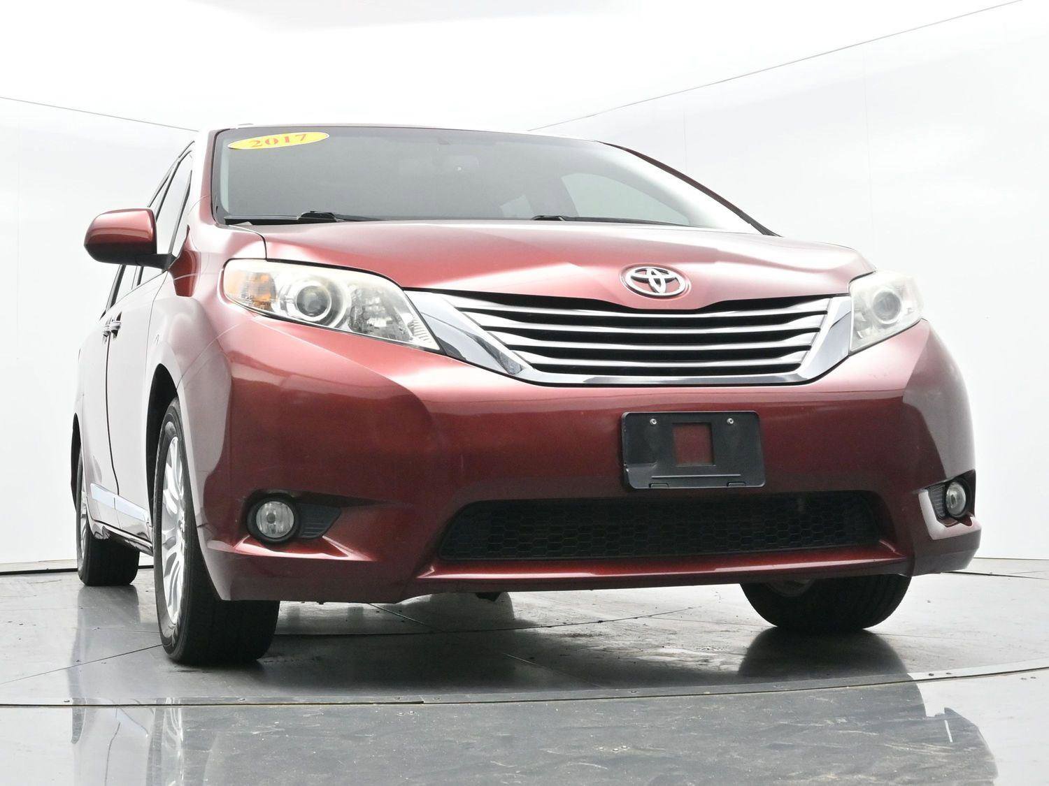 Used 2017 Toyota Sienna XLE w/ XLE Navigation Package FWD image 52
