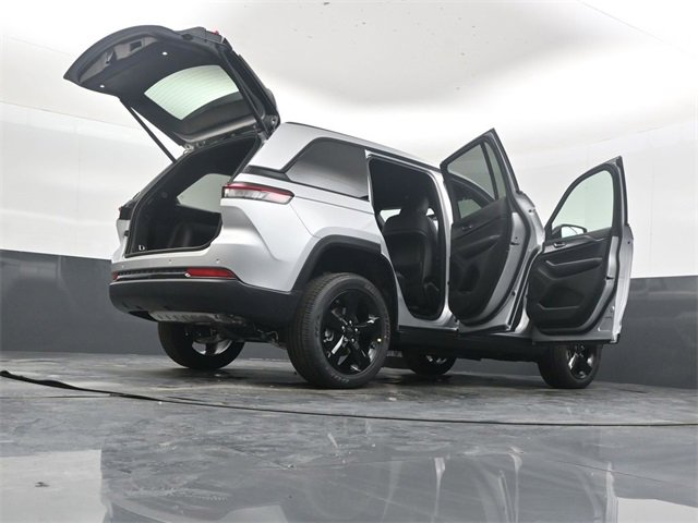 New 2025 Jeep Grand Cherokee Altitude image 50
