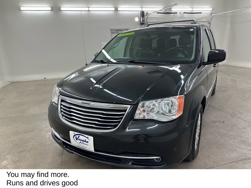 Used 2016 Chrysler Town & Country Touring image 5
