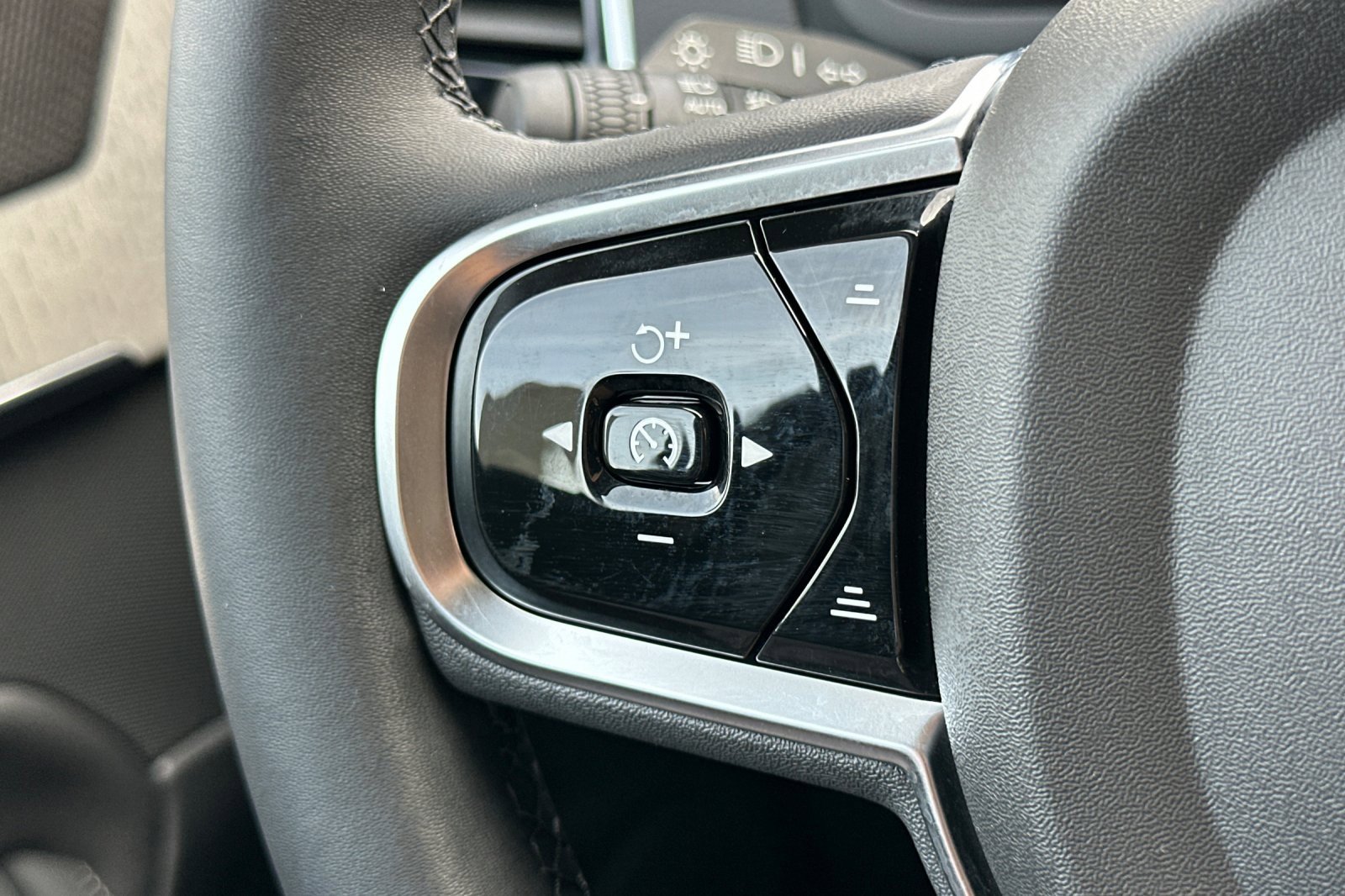 Certified 2025 Volvo XC90 T8 Ultra w/ Protection Package Premier image 28