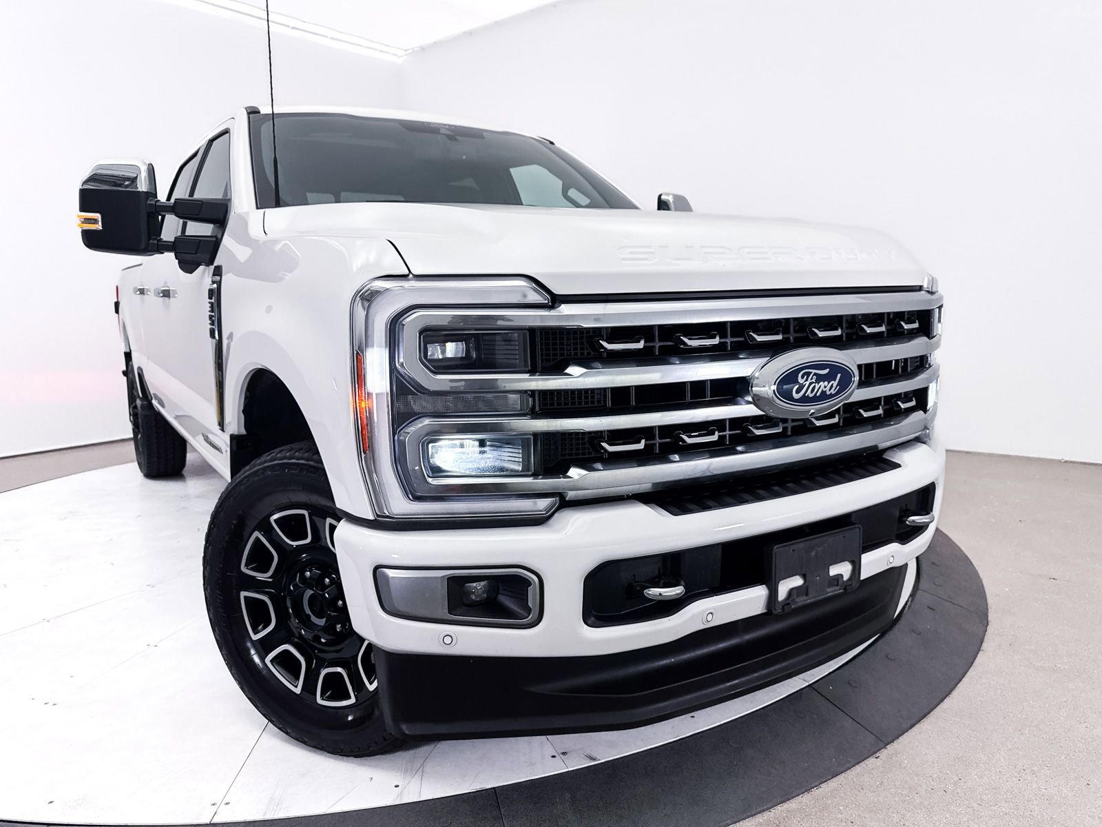 Used 2024 Ford F350 Platinum AWD/4WD image 9