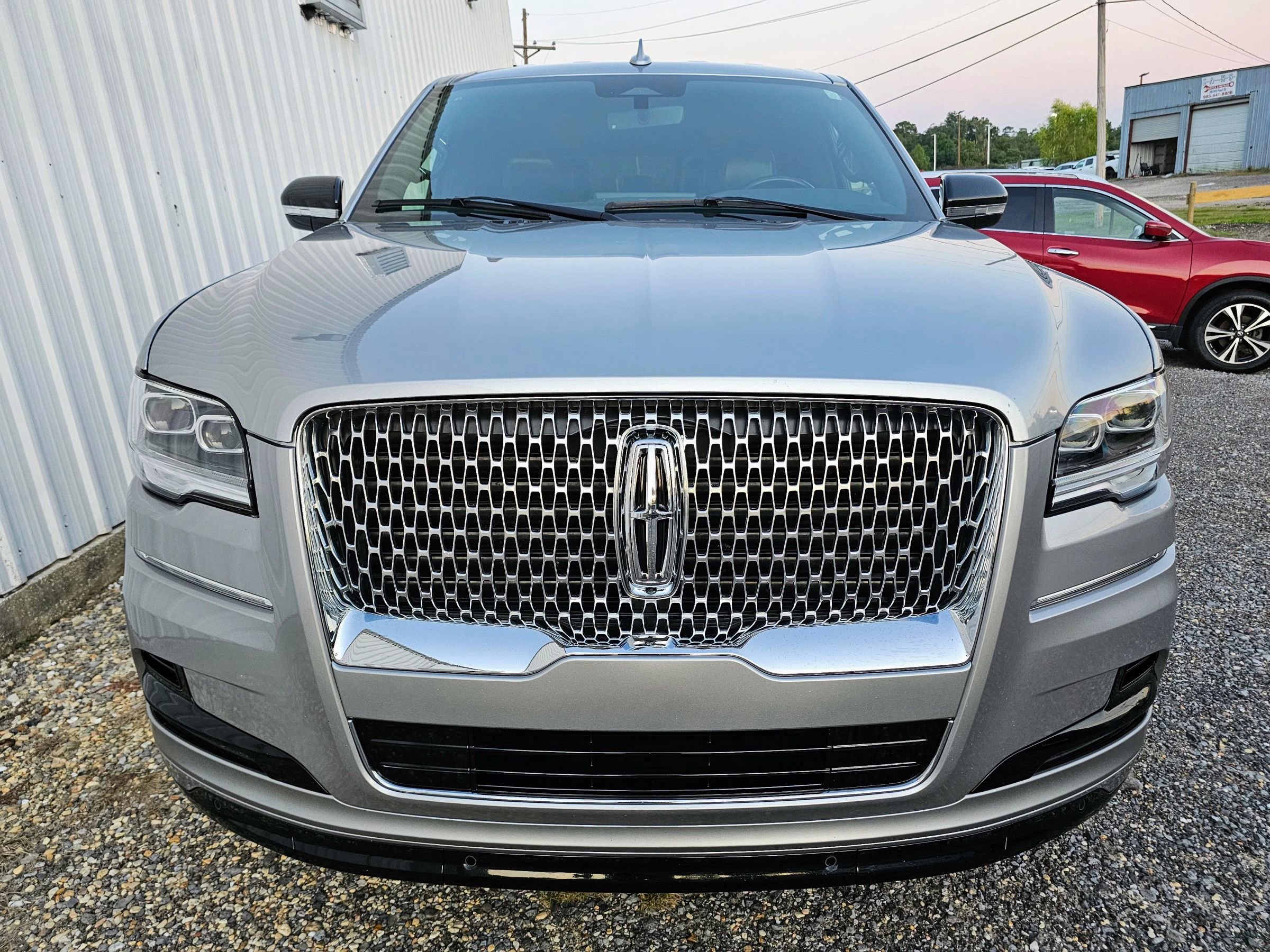 Used 2023 Lincoln Navigator 2WD image 2