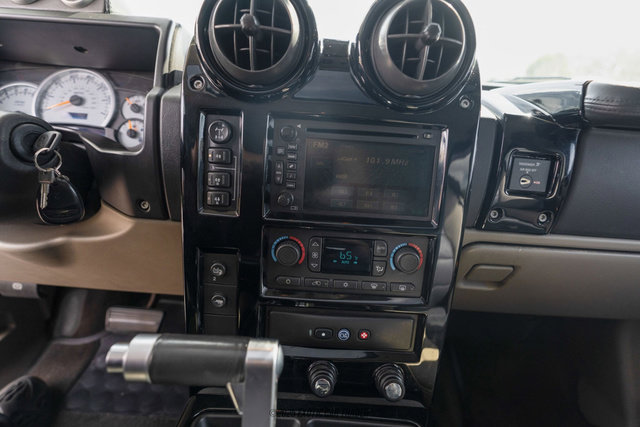 Used 2004 HUMMER H2 w/ Preferred Equipment Group image 37