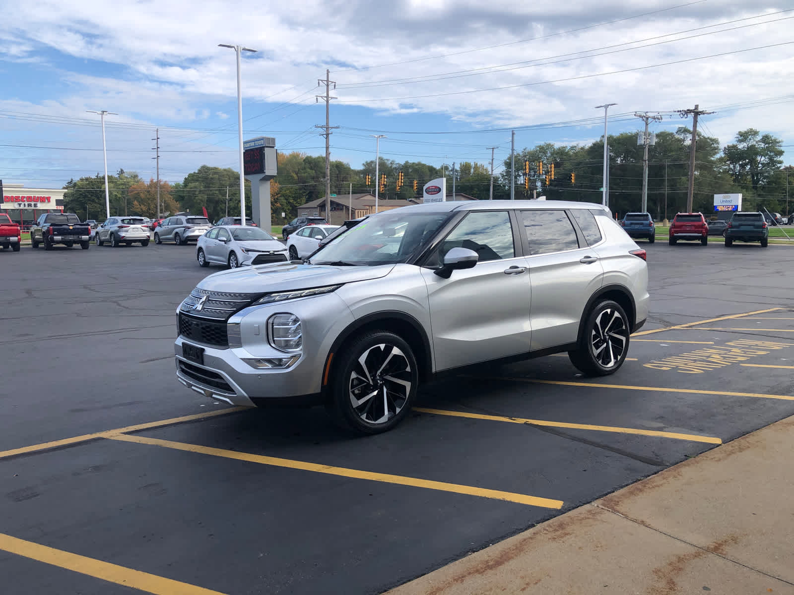 Used 2024 Mitsubishi Outlander SE image 4