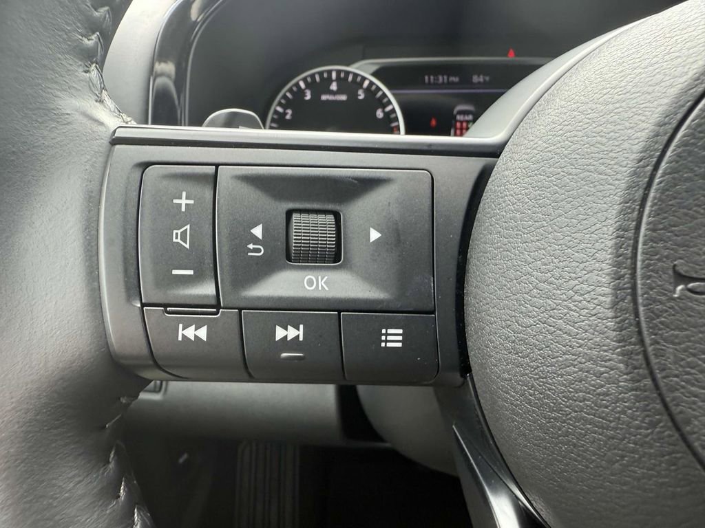 Used 2025 Nissan Pathfinder SV image 29