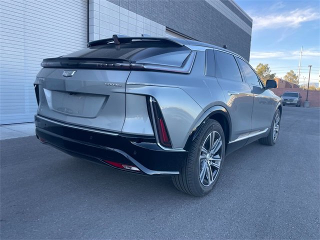 Used 2024 Cadillac Lyriq Luxury image 3