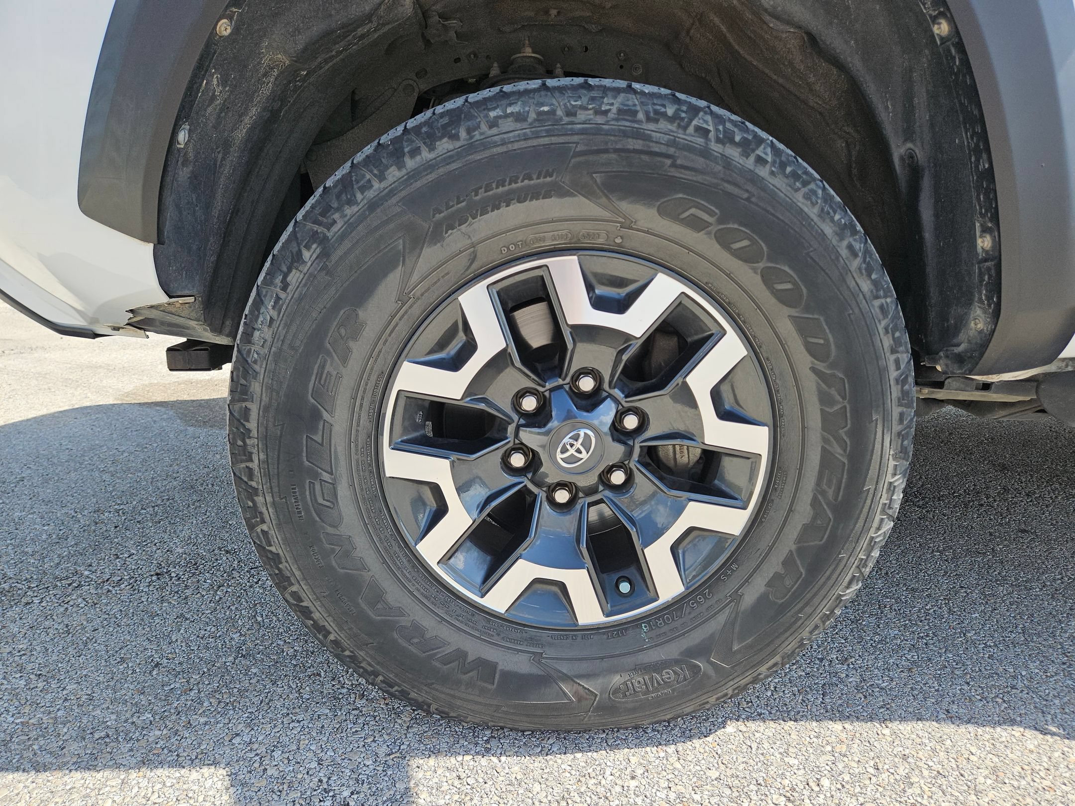 Used 2021 Toyota Tacoma TRD Off-Road w/ Technology Package AWD/4WD image 31
