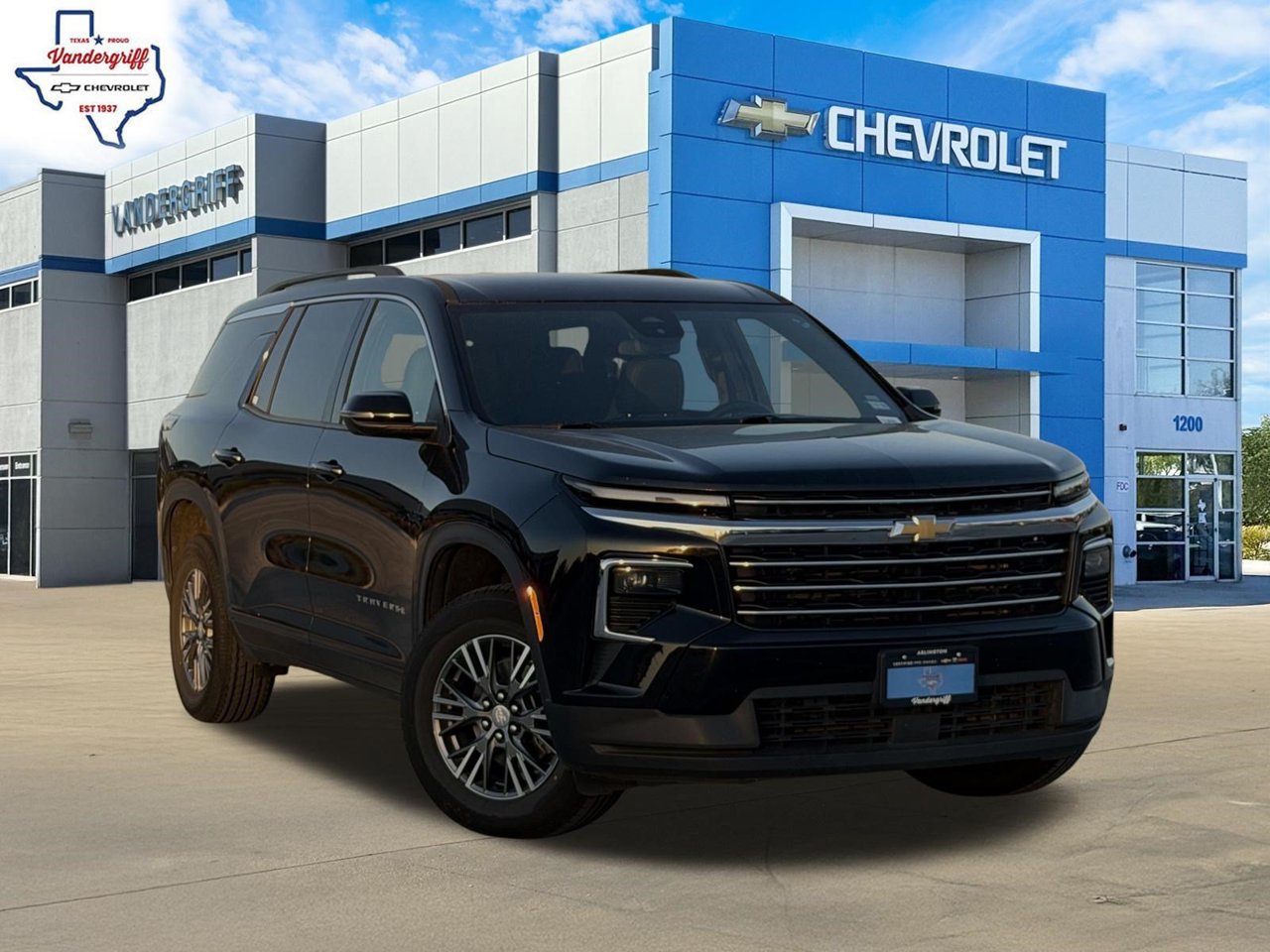 Used 2025 Chevrolet Traverse LT FWD image 1