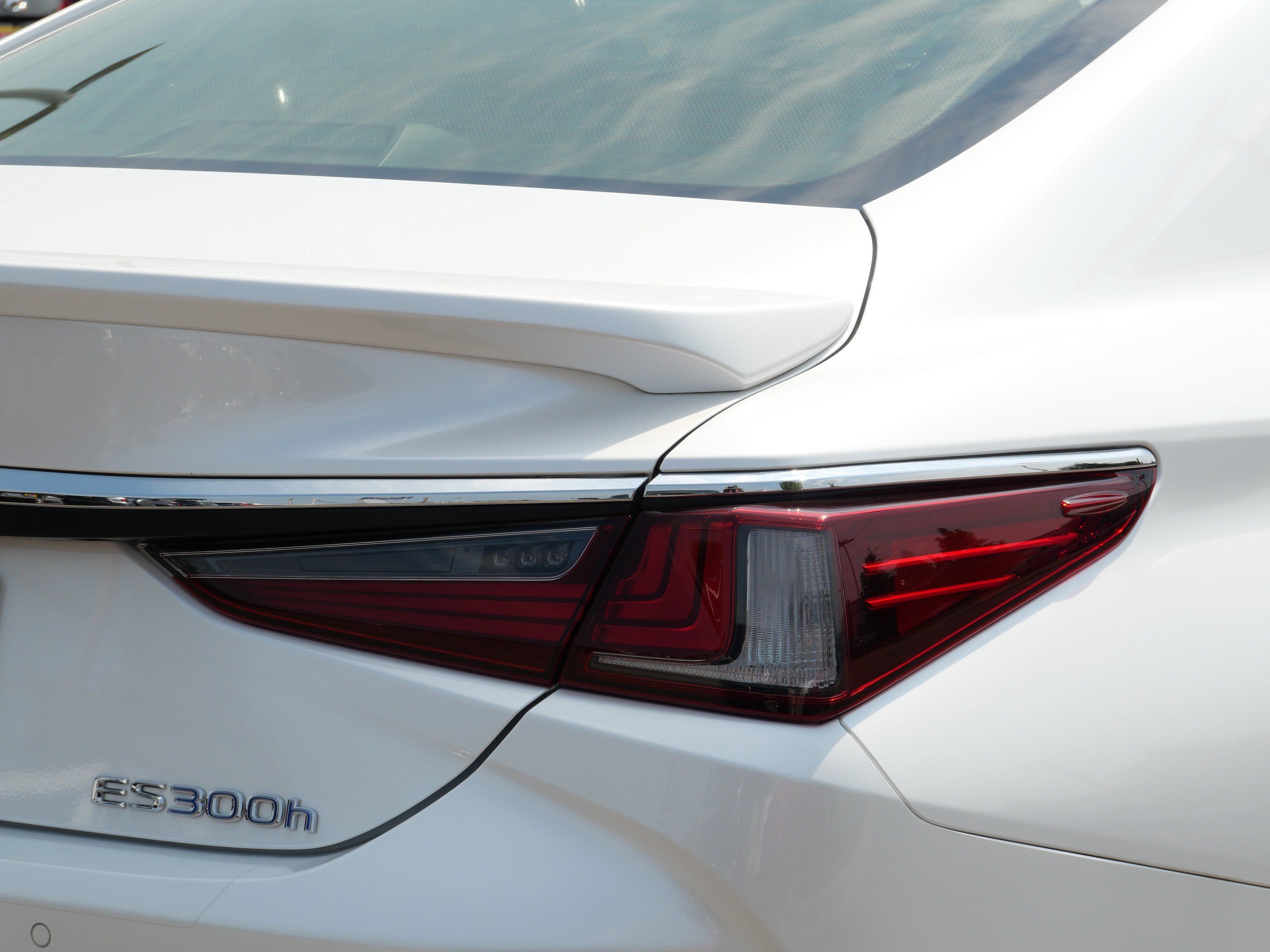 Used 2019 Lexus ES 300h FWD image 17