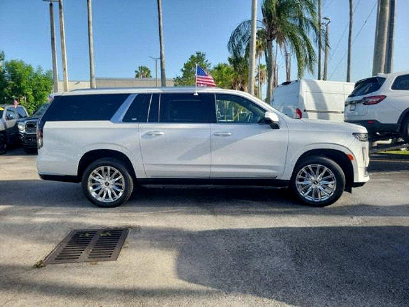 Used 2023 Cadillac Escalade ESV Premium Luxury w/ LPO, Floor Liner Package AWD/4WD image 8