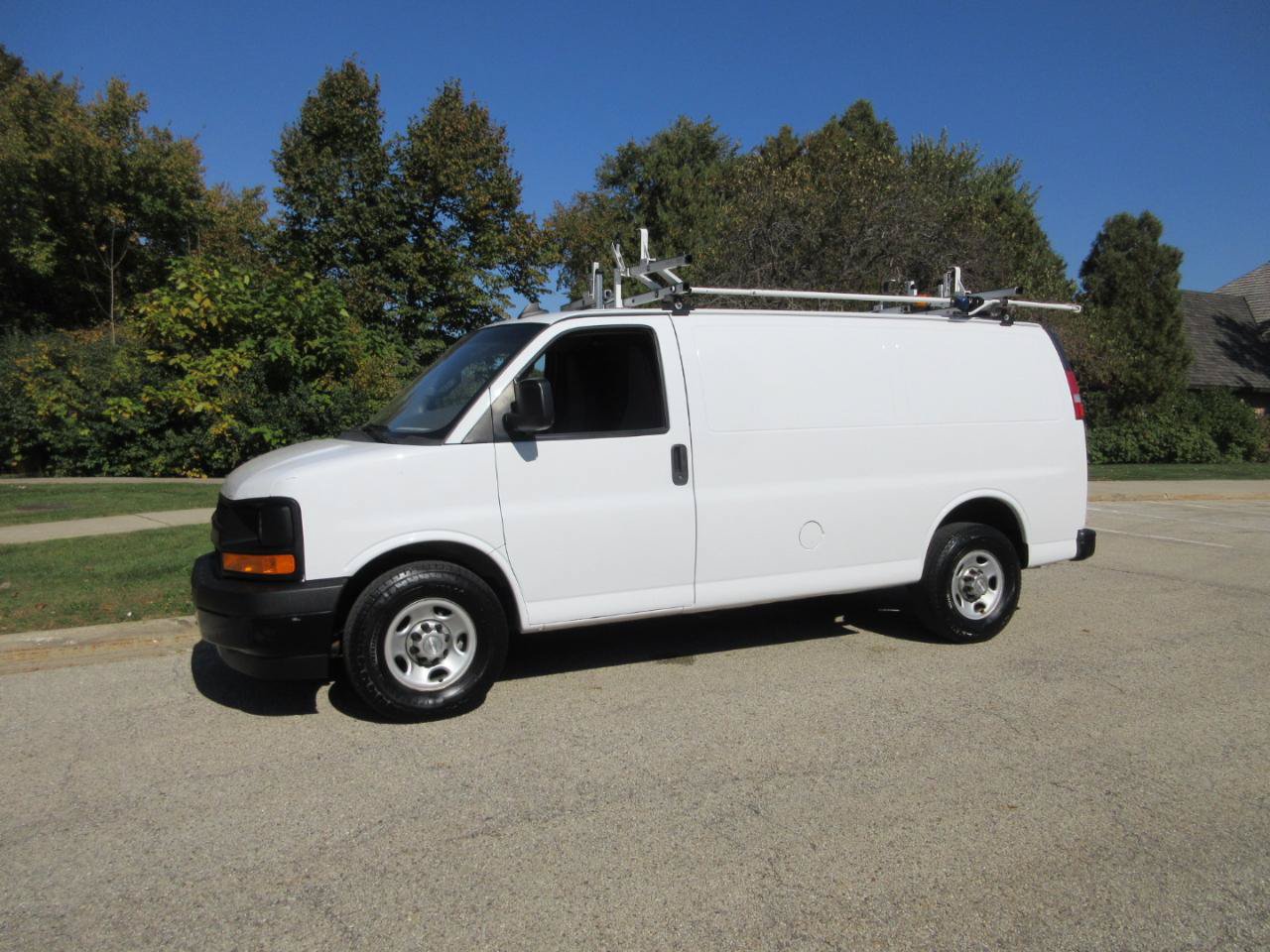 Used 2017 Chevrolet Express 2500 RWD image 24