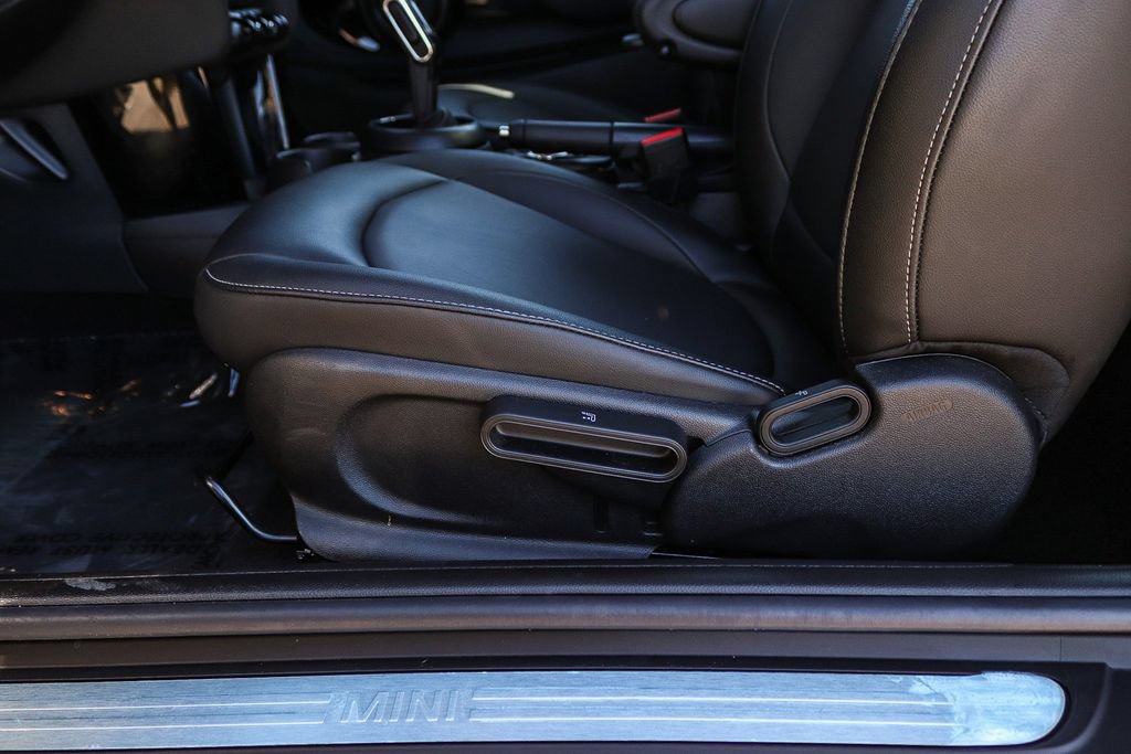 Used 2023 MINI Cooper 2-Door Hardtop FWD image 25