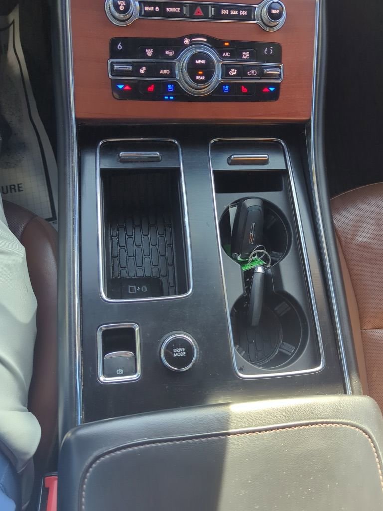 Used 2020 Lincoln Aviator Reserve w/ Equipment Group 201A image 35