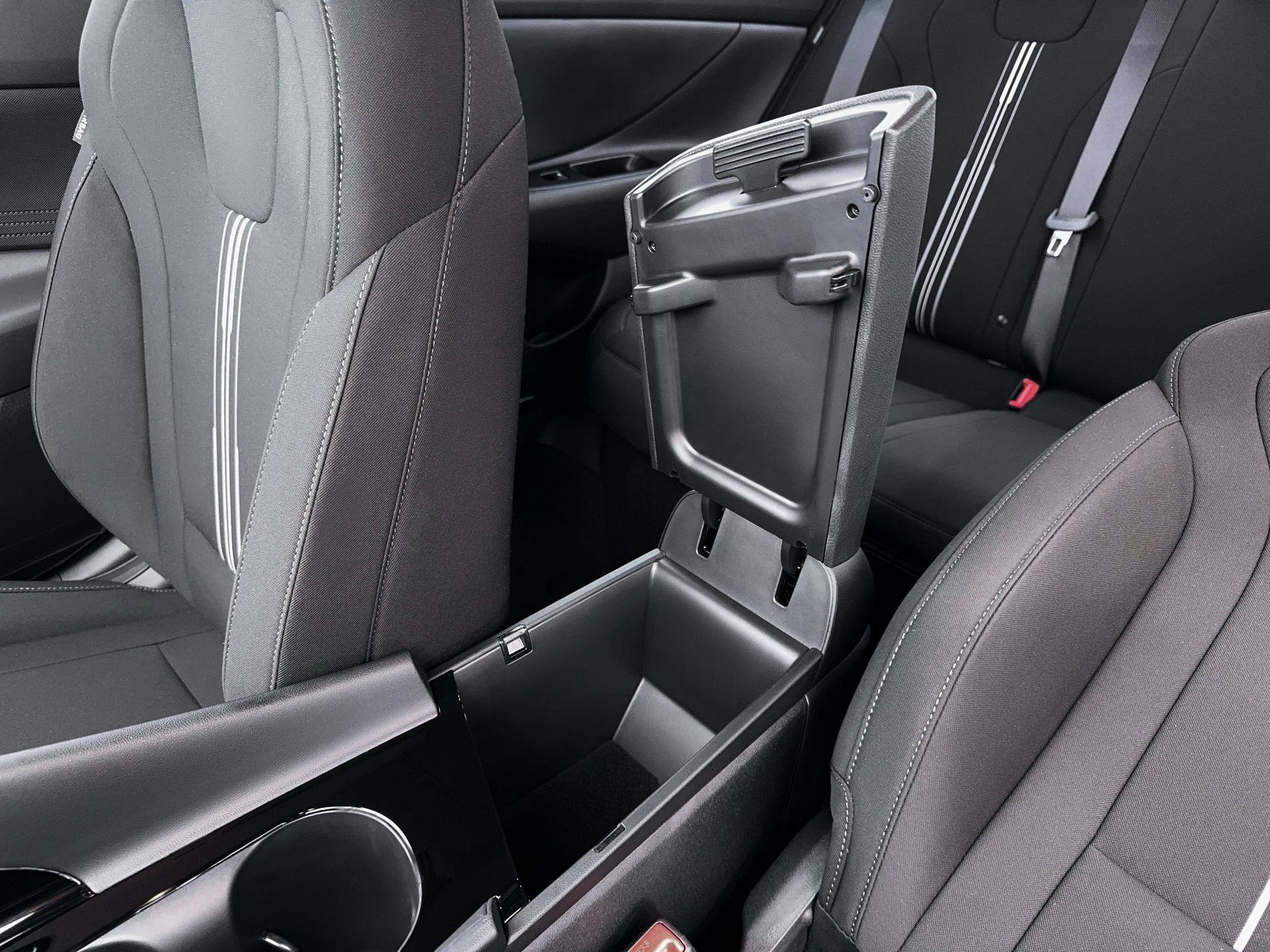 New 2026 Hyundai Elantra Hybrid FWD image 18