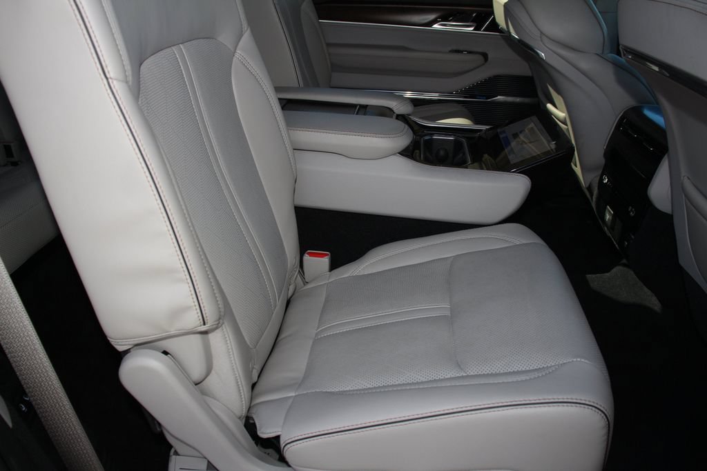 Used 2022 Jeep Grand Wagoneer Series II w/ Convenience Group III AWD/4WD image 25
