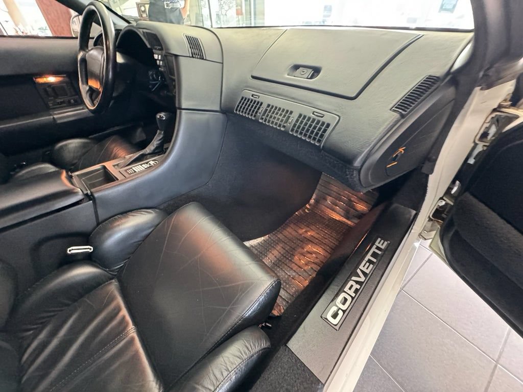 Used 1991 Chevrolet Corvette Coupe RWD image 21