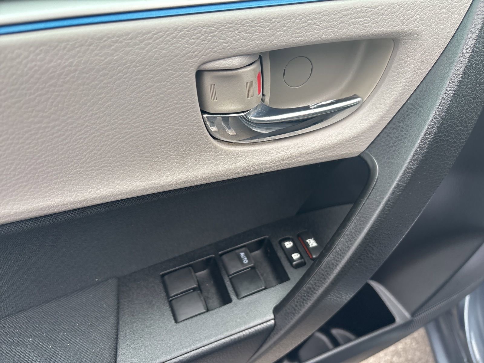 Used 2014 Toyota Corolla LE image 20